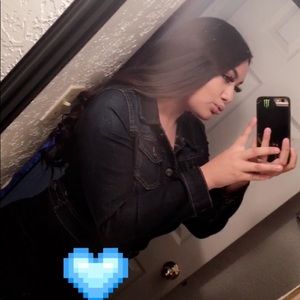 Meet your Posher, Vanessa